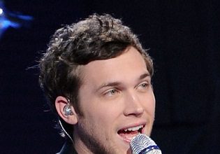 Phillip Phillips Underwent 8 Surgeries during American Idol