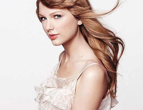 Taylor Swift Changes Hair Color - Again