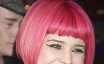 Kelly Osbourne Apologizes for Her $250,000 Black Diamond Manicure