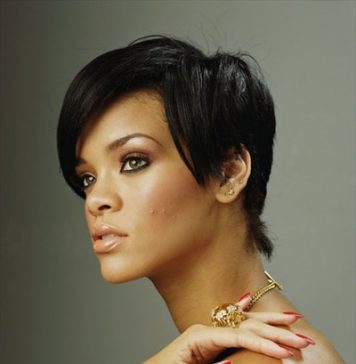 Rihanna to Collaborate with Stella McCartney on a Fashion Line
