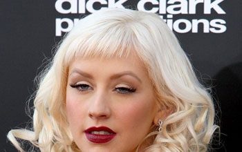 Christina Aguilera Has Been Awarded by Hillary Clinton