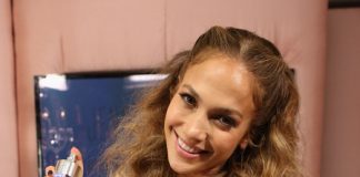 Jennifer Lopez Launches Forever Glowing Fragrance