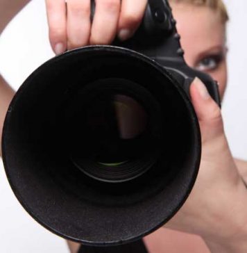 10 Celebrities Who Hate Paparazzi