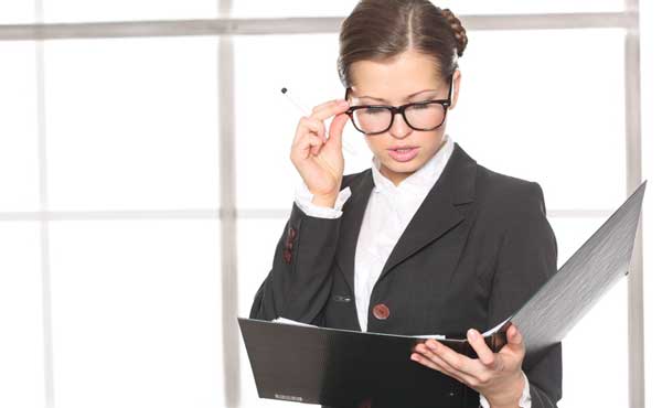 smart-woman-glasses-office-job
