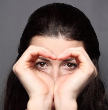 Women Smell Competitresses