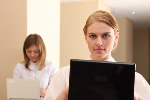 envy-colleaguer-job-office-women-work-2