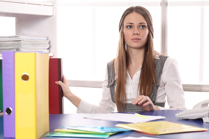 700-work-job-office-woman--buero-sitting-sad