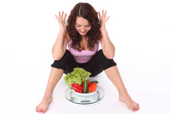 weight-weightloss-woman-veggies-diet-scales