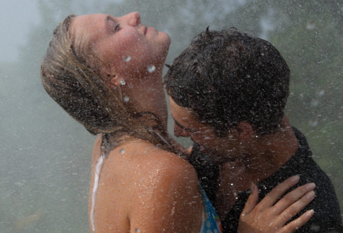 700-love-boyfriend-kiss-sex-passion-rain-woman-man-couple-girlfriend