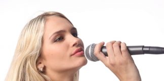 Voice Attracts More Than Appearance