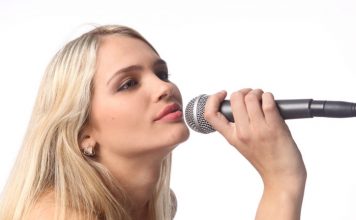 Voice Attracts More Than Appearance