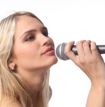 Voice Attracts More Than Appearance