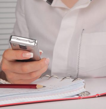 How to Dry a Wet Phone?