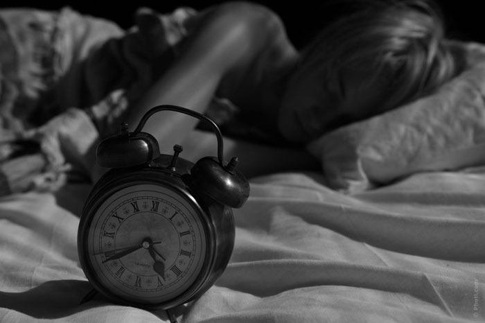 700-sleep-woman-bed-clothes-alarm-clock