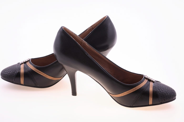 700-shoes-high-heels-fashion-health-feet