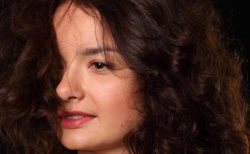 8 Tips on How to Make Your Hair Less Fluffy and Poofy