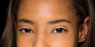 Eye Makeup Stickers Instead of Smoky Eyes