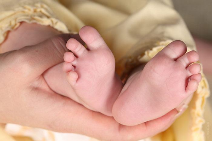 700-GP-baby-feet-child-birth