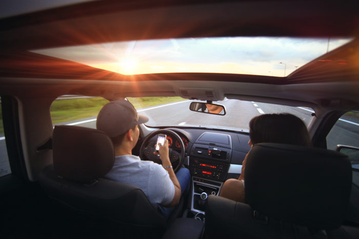 car-texting-smartphone-driving