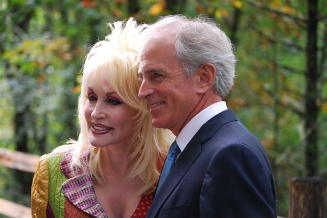 Dolly_Parton_and_Bob_Corker