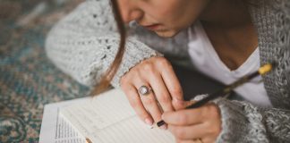 24 Awesome Facts about Left-Handed People