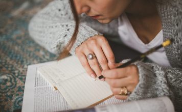 24 Awesome Facts about Left-Handed People