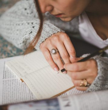 24 Awesome Facts about Left-Handed People