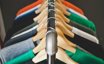 How to Create a Small Wardrobe with Maximum Item Combinations?