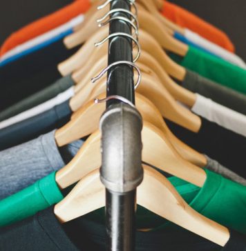 How to Create a Small Wardrobe with Maximum Item Combinations?