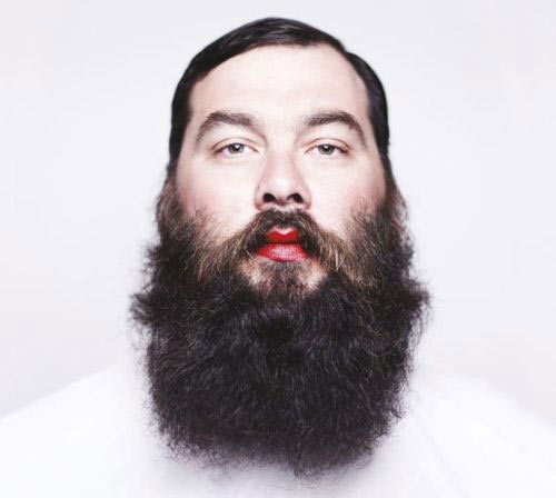 beard-lipstick