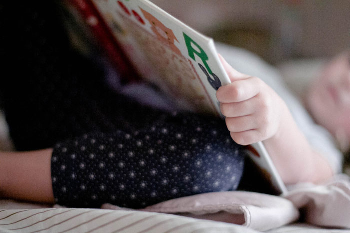 -kid-little-girl-child-reading-book-bedtime-nap-