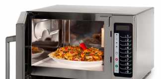 8 Microwave Don’ts That Will Help Save Your Health & Kitchen