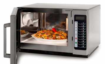 8 Microwave Don’ts That Will Help Save Your Health & Kitchen