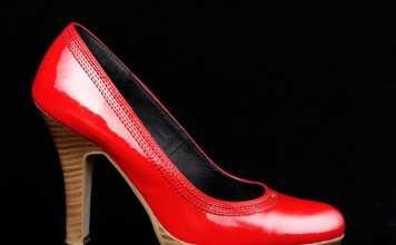 9 Lifehacks for Wearing High Heels Without Killing Your Feet