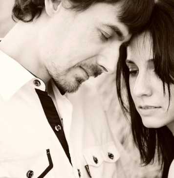 9 Indications That You’re Living with a Cheater