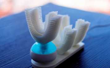 Fully Automatic Amabrush Brushes Your Teeth in 10 Seconds