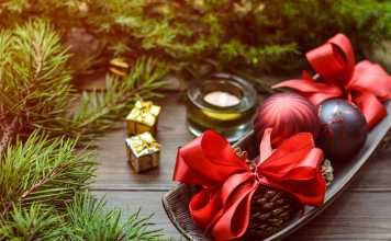 DIY Pine Cone Christmas Decoration Ideas