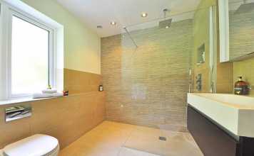 Shower Doors: Framed or Frameless?