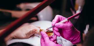 A Beginner’s Guide to Dip Powder Nails