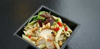 7 Ways to Remove Odors from Plastic Containers