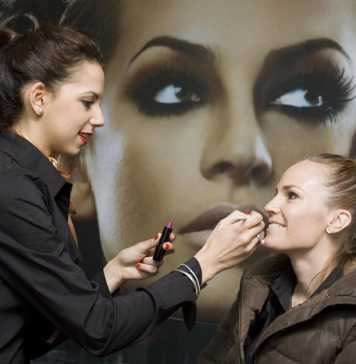 Why Is It a Good Idea to Attend Beauty School?