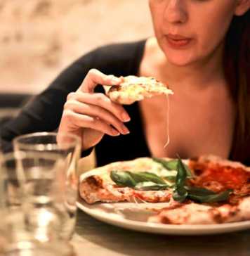 Etiquette Blunders That Will Ruin A Spectacular Dinner Party