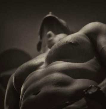 Hair on the Chest Looks Manly Again