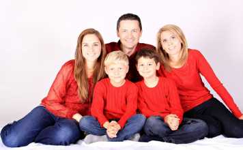 Capture the Brightest Moments of Christmas Eve Creatively: 7 Fabulous Family Portrait Ideas