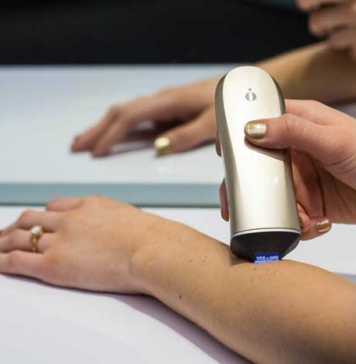 Opté by Procter & Gamble Covers up Pigment Spots Automatically