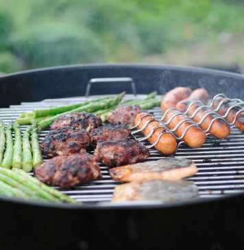 7 Tips for Hosting the Ultimate Backyard Barbecue