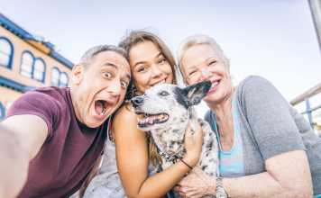 How to Take A Family Self-Portrait Without Photographer’s Help