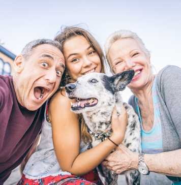 How to Take A Family Self-Portrait Without Photographer’s Help