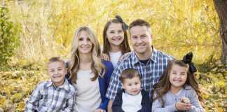 9 Most Helpful Tips to Decide on the Perfect Family Photo Outfits