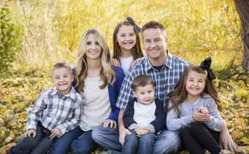 9 Most Helpful Tips to Decide on the Perfect Family Photo Outfits